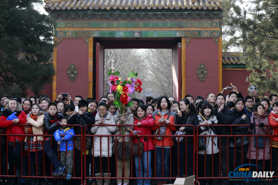 北京雍和宮祈愿大法會舉行繞寺儀式
