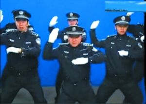 北京公安局微博發布警察跳街舞視頻(組圖)