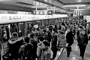 北京公共交通調價首日大考：公交今增6000車次