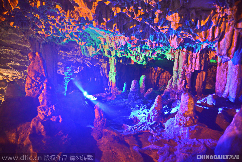 中國房山世界地質(zhì)公園-房山“石花洞” 色彩繽紛美哉