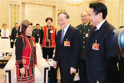 王岐山聽代表發(fā)言時插話：少說成績 多談問題