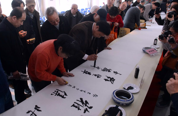 百名藝術(shù)家創(chuàng)作百尺書(shū)畫(huà)長(zhǎng)卷作品“都北雅集”