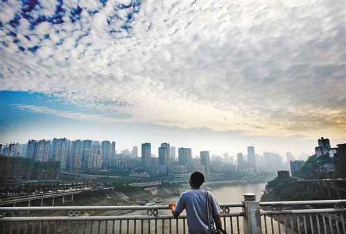 “剛蘇醒的重慶，天空好美”