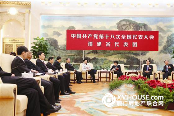 十八大福建代表團(tuán):打造天藍(lán)地綠水凈的美麗八閩