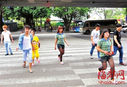 福州不少市民理直氣壯闖紅燈：等警察罰款再說(組圖)