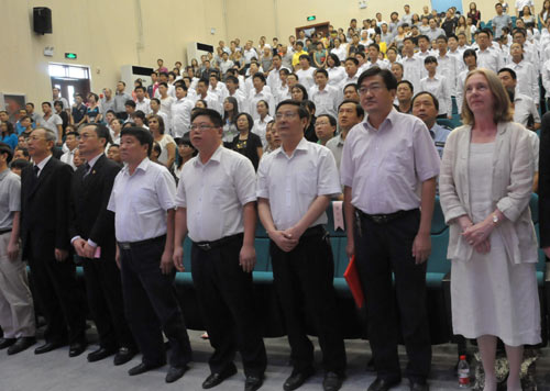 河南楓葉國際學(xué)校開學(xué)典禮隆重舉行