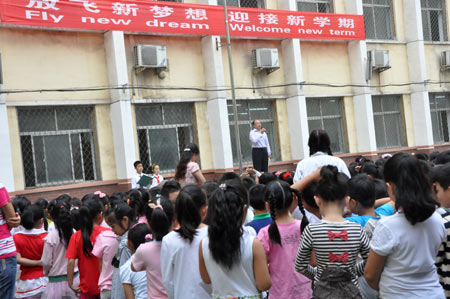 鄭州二七區(qū)外國語小學(xué)“中英文開學(xué)典禮”喜迎新學(xué)期