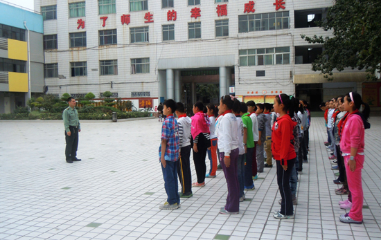 鄭州幸福路小學：少年國旗護衛隊為“國慶”忙起來