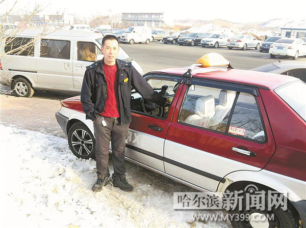 哈爾濱一輛出租車窗被砸 計價器、車載GPS和監控攝像頭被盜