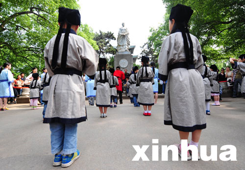 武漢:兒童古禮祭屈原 體驗端午文化