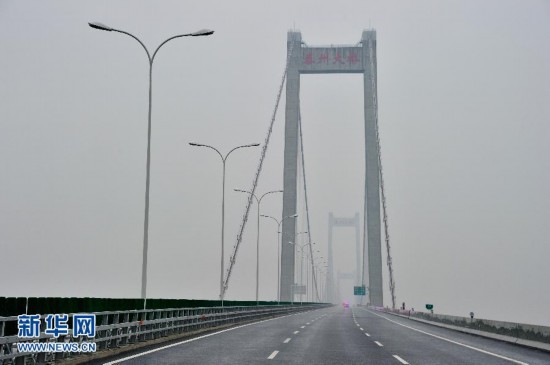 全球首座千米級多跨懸索橋通車