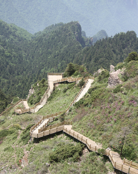 最長棧道揭“神農一景”神秘面紗