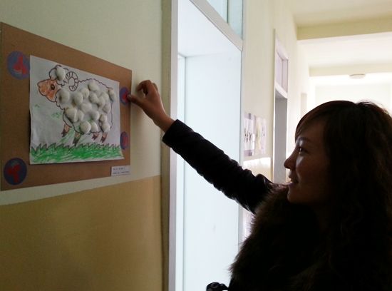 “五彩鹿兒童藝術展”舉辦 自閉癥兒童辦畫展