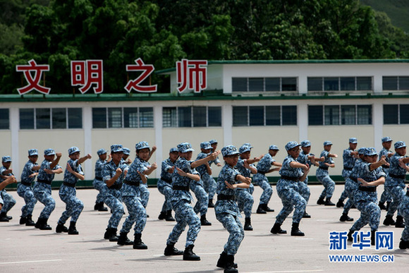第八屆“香港青少年軍事夏令營”舉行結(jié)業(yè)典禮