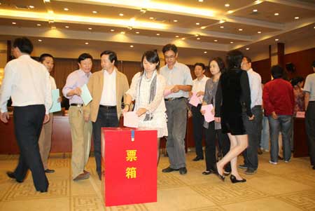 南通舉行政風行風質詢評議會 多部門現場接受評議