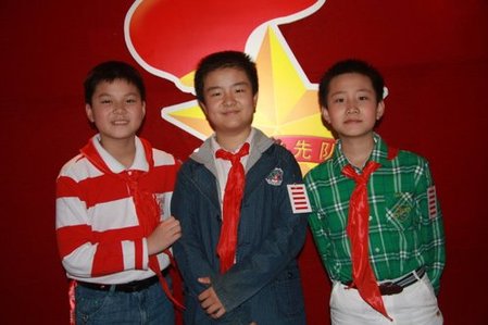 武漢“五道杠少年”網(wǎng)上走紅 網(wǎng)友稱其耍官腔
