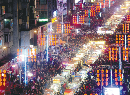 東北最大沈陽(yáng)興順夜市開(kāi)市：新增小吃近百種 整街“禁酒”