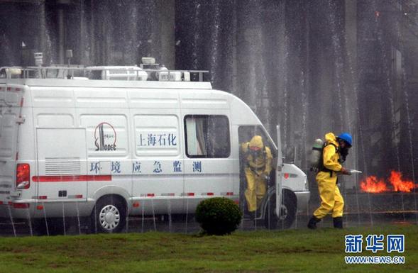 上海舉行危險化學品事故應急處置演練 啟動“安全生產(chǎn)月”