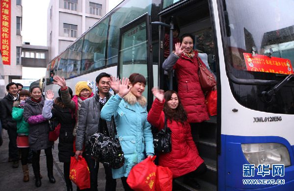 愛(ài)心包車(chē)返鄉(xiāng)