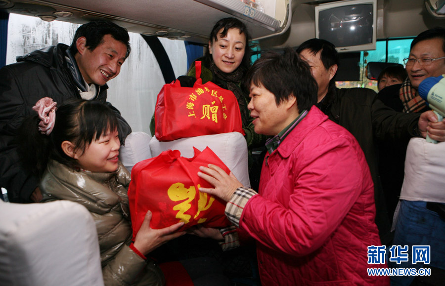 愛心包車返鄉