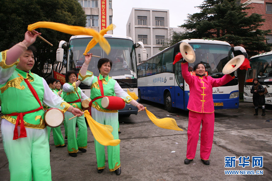 愛心包車返鄉(xiāng)