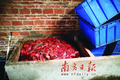 廣州“死豬拌農藥制臘肉”1人被拘 超市稱從未賣過