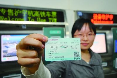 無證小學(xué)生購實(shí)名制動(dòng)車票成難題