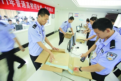 記者探訪高考閱卷“總部”:實拍試卷掃描現(xiàn)場