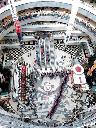 多國(guó)爭(zhēng)搶“70億寶寶” 中國(guó)“制動(dòng)”致晚生5年