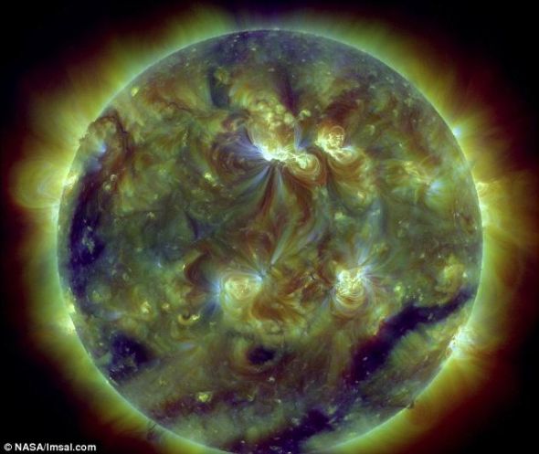 美衛(wèi)星拍太陽風暴震撼照：表面現(xiàn)巨大漩渦