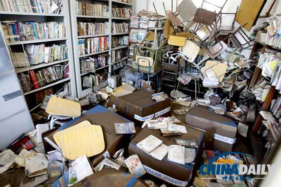 北京暴雨致一小學(xué)萬余冊圖書被淹