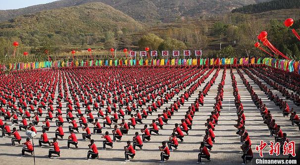 5萬習(xí)武者少林寺沿途上演功夫嘉年華