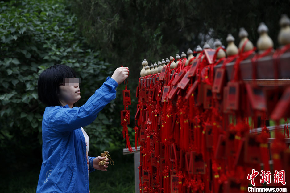 高考臨近 考生北京孔廟祈福