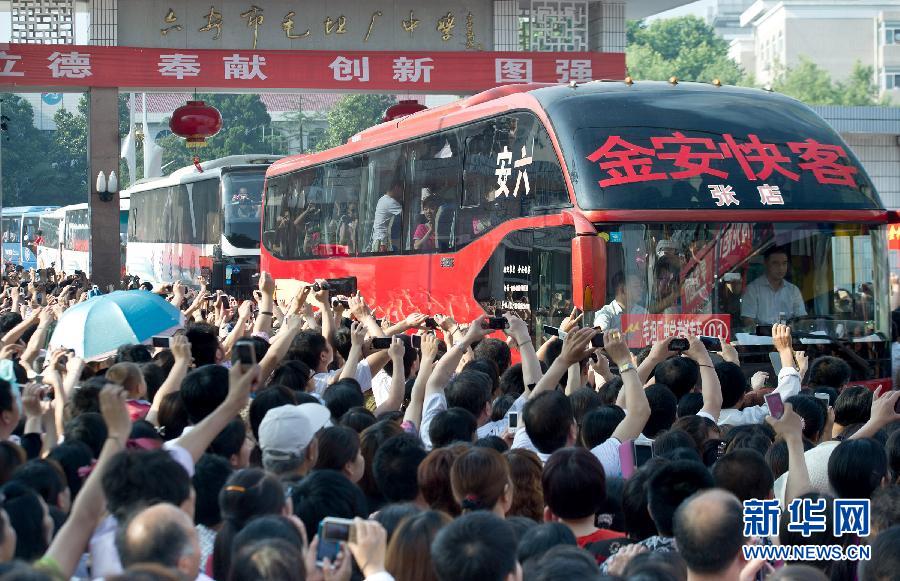 高考，我們來(lái)了！全國(guó)各地考生迎高考