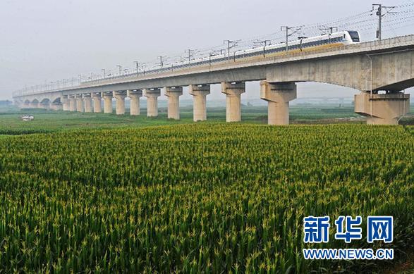“最養眼”高鐵線路明日正式通車 人在畫中游(圖)
