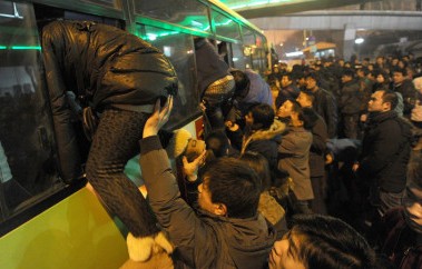 北京定制公交班車調查受熱捧 首日近萬人預約
