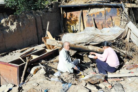 甘肅岷縣因地震多個鄉鎮房屋倒塌嚴重（圖）