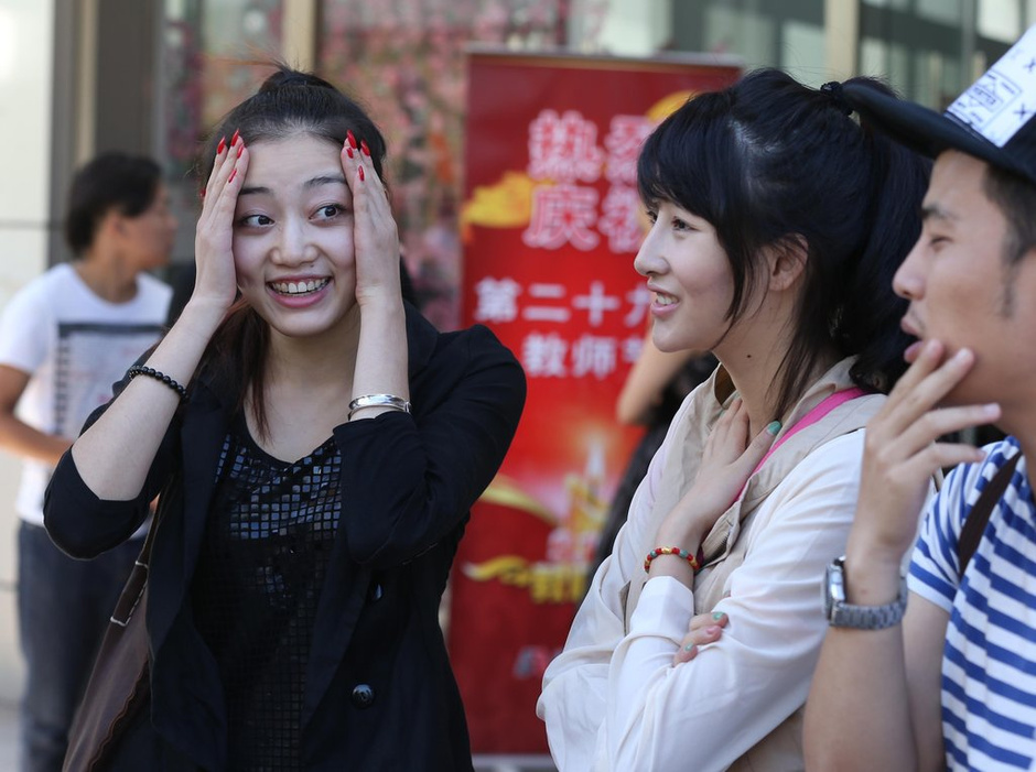 北影開學典禮臺下美女睡一片