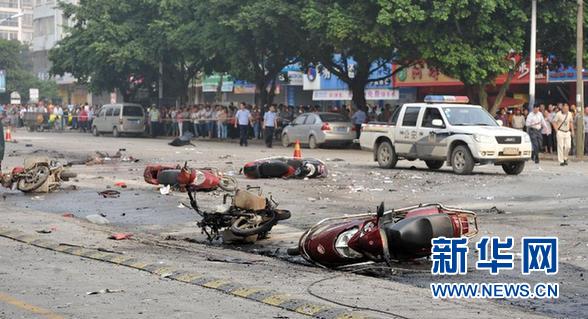 桂林市八里街學(xué)校附近爆炸 至少2死17傷