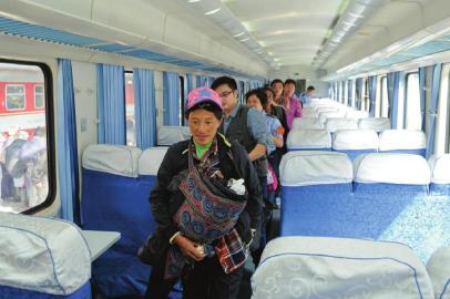 列車上生完孩子 淡定轉(zhuǎn)車繼續(xù)回家