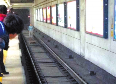 地鐵員工跳下軌道救出輕生女 事發1號線公主墳站未影響正常行車