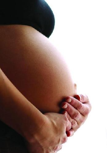 辦公室6個女白領排隊生孩子：一年只準一人懷孕