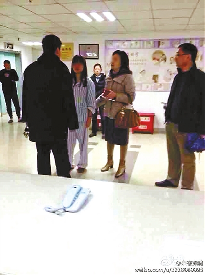 南京一干部夫婦不滿醫(yī)院混住安排打傷護士 院方稱緊急時男女病患可混住
