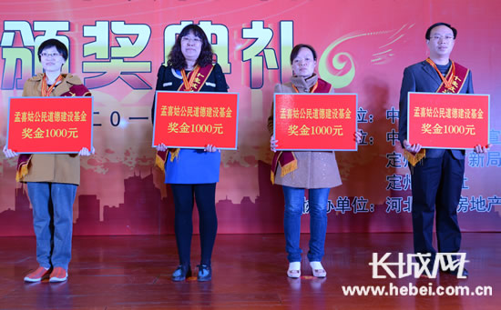 河北醫(yī)生賈永青頑強(qiáng)敬業(yè)故事引發(fā)社會(huì)強(qiáng)烈反響