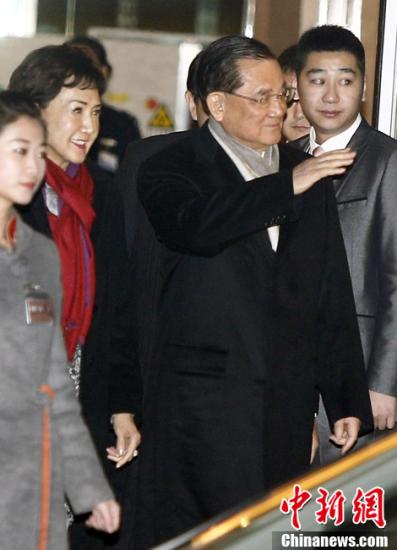 臺報：連戰(zhàn)訪問大陸為兩岸交流再邁歷史性一步