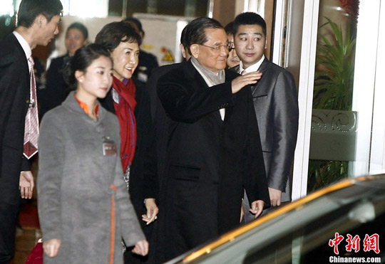 連戰(zhàn):“九二共識”寫入中共18大報告 象征重要性