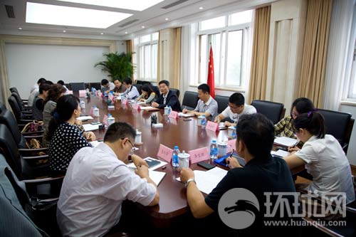 網(wǎng)民代表：網(wǎng)絡(luò)謠言是社會毒瘤 必須重拳打擊