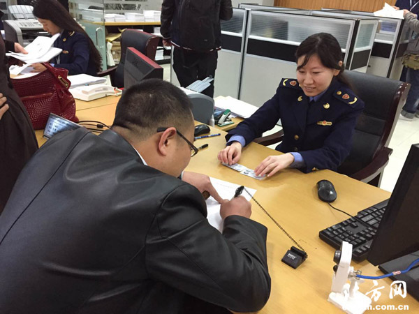 天津首批“三證合一”營業執照在河東區頒發
