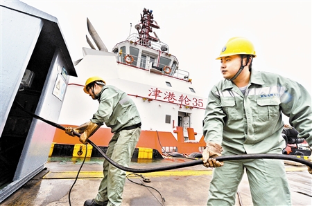 輪船停靠用岸電 一艘船減排量等同于50萬輛汽車