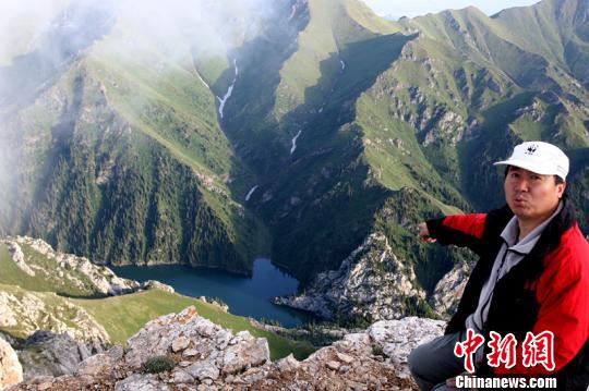 新疆科學家曝首次發(fā)現(xiàn)伊犁鼠兔是因欣賞高山湖景